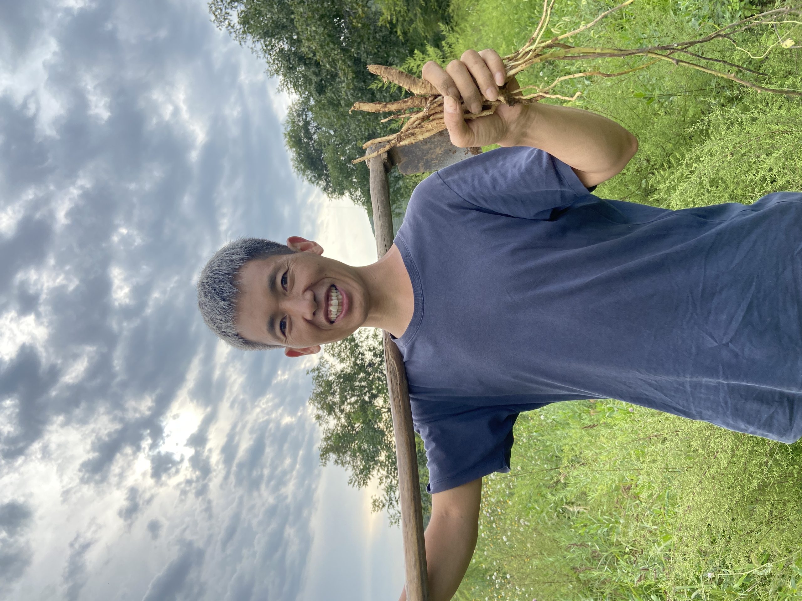 李明攀：从“白脸”芯片工程师到“黑脸”农夫